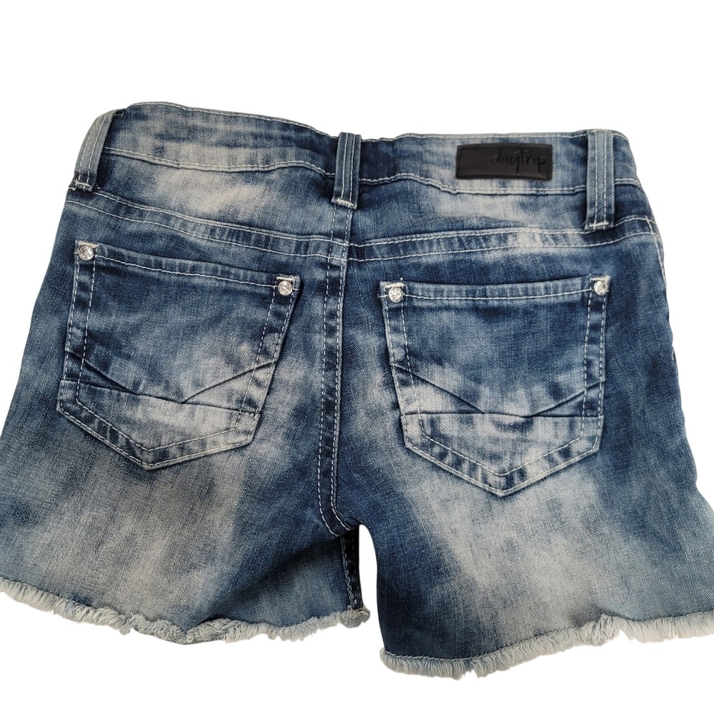 Daytrip Lynx‎ Womens Blue Acid Wash Rhinestone Frayed Denim Shorts Size 25